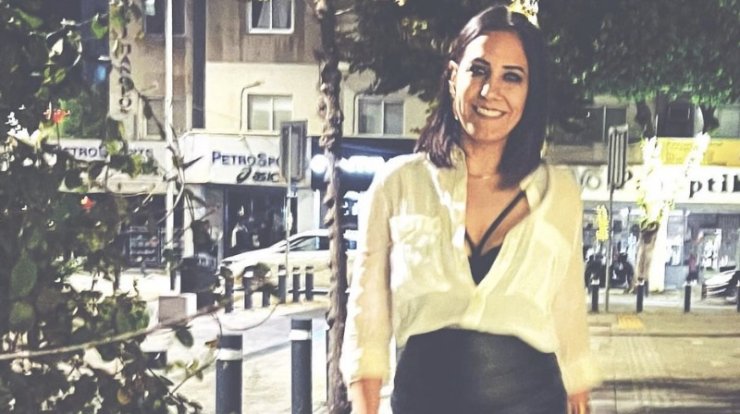 Έλενα Λιασίδου: Η στιγμή που σβήνει δύο τούρτες για τα 38α γενέθλια της και το συγκινητικό κείμενο