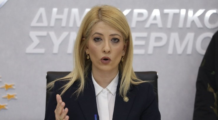 Αννίτα Δημητρίου: Η στιλάτη εμφάνιση στην κάλπη της νέας Προέδρου του ΔΗΣΥ [εικόνες]