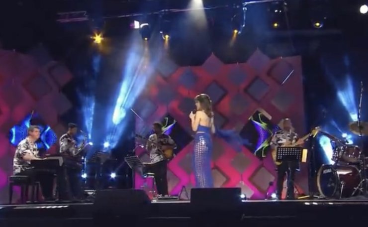 Eλληνίδα τραγουδίστρια έκανε σεξ με επώνυμο Έλληνα έξω από τα μπουζούκια [βίντεο]