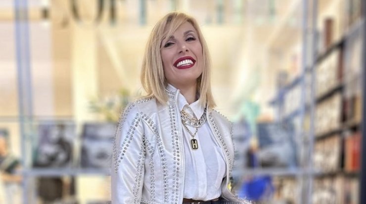 Συγκινητικές εικόνες της Μαρίνας Φιλιππίδου με τον γάτο της που τον πυροβόλησε ο γείτονας της