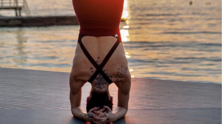 Kύπρια τραγουδίστρια: Αποκαλύπτει τι συνέβη με τη νταντά του παιδιού της και αμέσως την έδιωξε