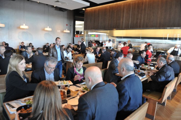 Οι επώνυμοι που απόλαυσαν το γεύμα του Wagamama στην Πάφο [εικόνες]