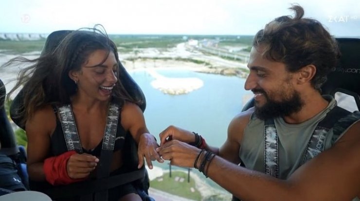 Σάκης Κατσούλης: Έκανε πρόταση γάμου από τον ουρανό στη Μαριαλένα [βίντεο]