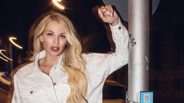 Κωνσταντίνα Σπυροπούλου: Η selfie με την κούκλα αδερφή της - Δείτε πόσο μοιάζουν