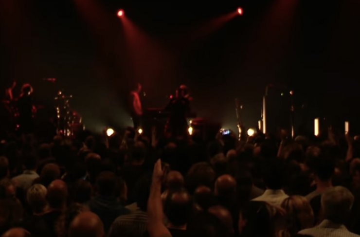 Παγκόσμια συγκίνηση: Έφυγε από τη ζωή διάσημη τραγουδίστρια [εικόνες]