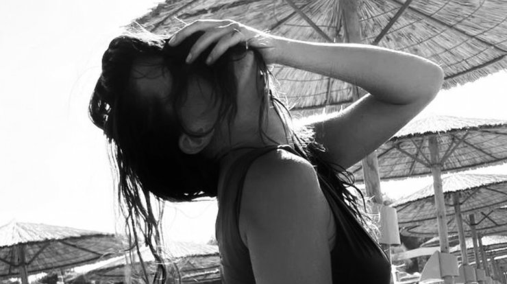 Ελληνίδα τραγουδίστρια έκανε one night stand και κατέληξε σε σχέση [εικόνα]