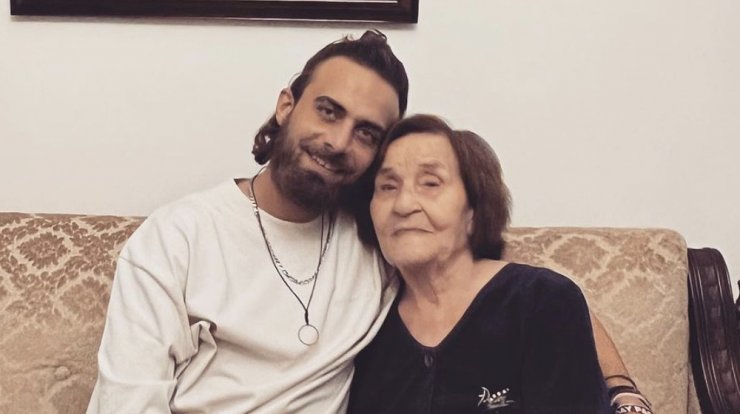 Mάριος Πρίαμος: Μας συστήνει τη γιαγιά του στη Θεσσαλονίκη με ένα τρυφερό βίντεο