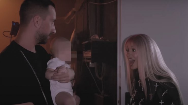 Λιώσαμε: Η Ελένη Φουρέιρα μαζί με τον 8 μηνών γιο της στα γυρίσματα του νέου της video clip