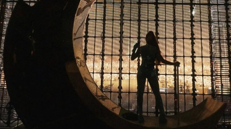 Διάσημη τραγουδίστρια κάνει διακοπές στην Πάφο - Tα στιγμιότυπα τρέλαναν τους θαυμαστές της