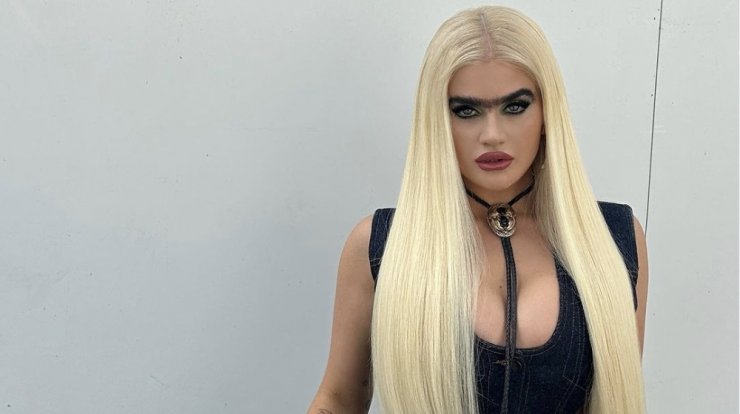 Σοφία Χατζηπαντελή: Το τρυφερό φιλί στον σύντροφο της μέσα στο ασανσέρ [εικόνα]