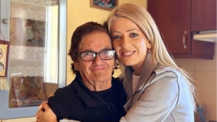 Aννίτα Δημητρίου: Τη συγκίνησε η ευχή της συνονόματης γιαγιάς της για τη γιορτή τους