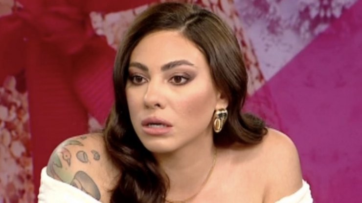 Ξέσπασε με δάκρυα η Βαλαβάνη: "Έλεγαν τόσο χρόνια πως είμαι έγκυος και έπρεπε να λογοδοτήσω στον πατέρα μου"