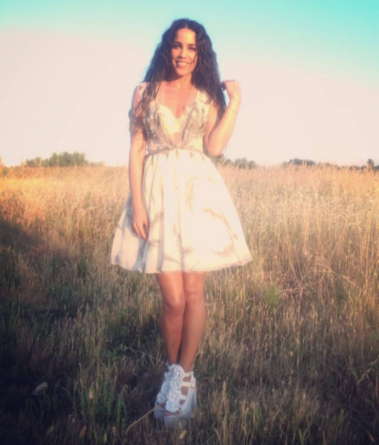 Κατερίνα Στικούδη: Ποζάρει topless στην πισίνα και “βάζει φωτιά” στο instagram!