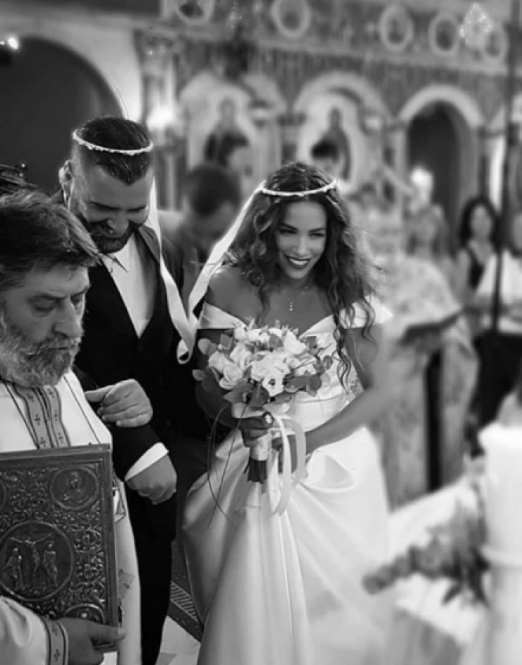 Κατερίνα Στικούδη: Χόρεψε παραδοσιακό χορό με το σύζυγό της στο γαμήλιο γλέντι!