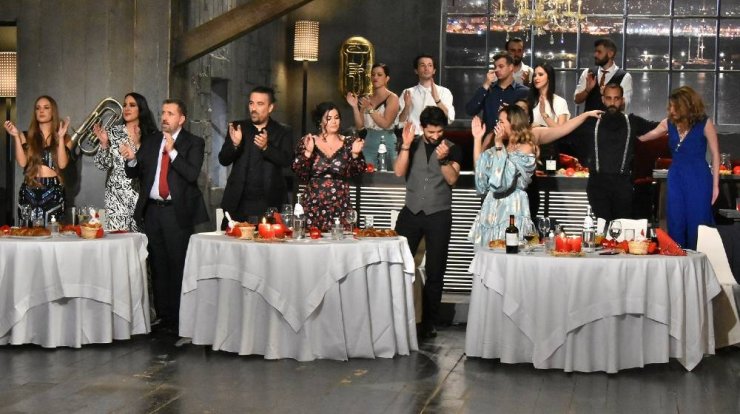 "Στην υγειά μας ρε παιδιά": Έρχεται τα μεσάνυχτα του Μεγάλου Σαββάτου στο ΣΙΓΜΑ!