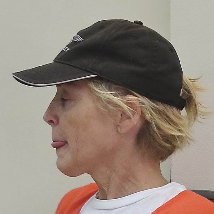 Sharon Stone: Αμακιγιάριστη για πεντικιούρ [εικόνες]