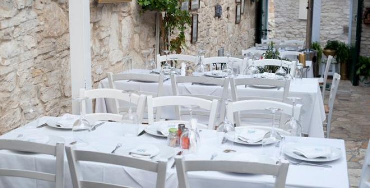 Απόψε πάμε στου Κυρ Γιάννη… για φαγητό και μουσική