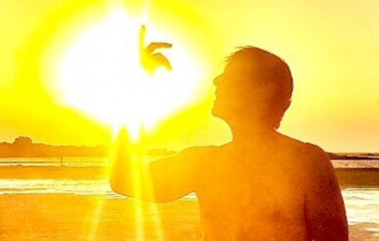 Ο Έλληνας ηθοποιός παντρεύεται το καλοκαίρι και μας έδειξε το προσκλητήριο του γάμου του