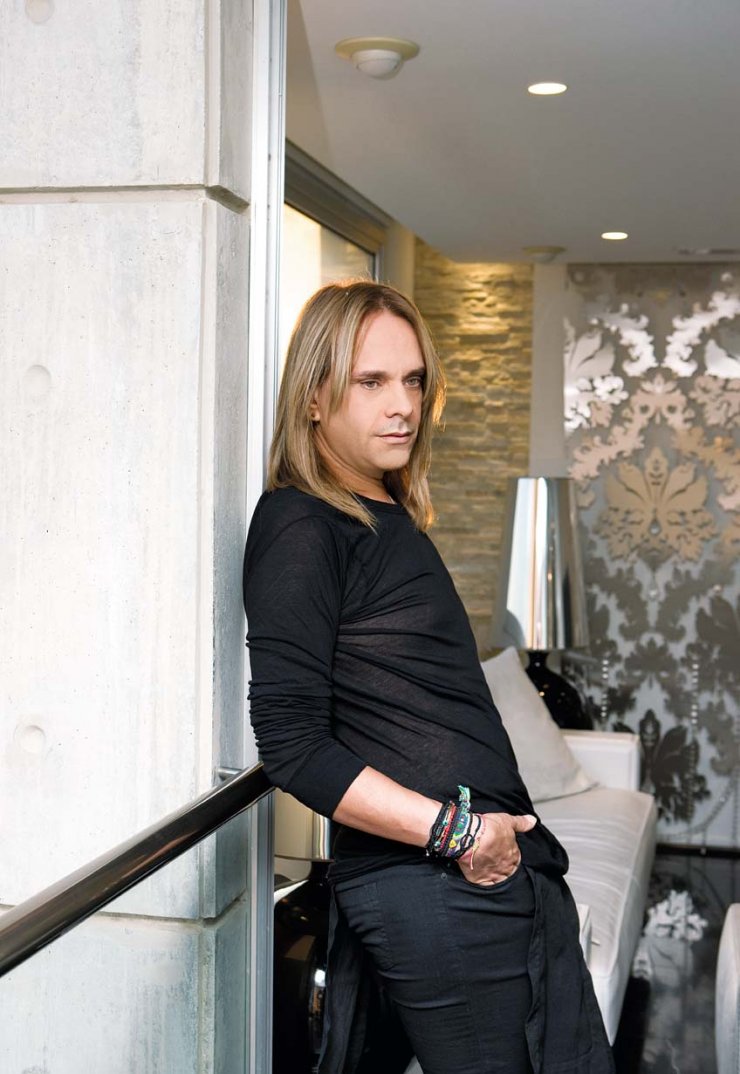 Στράτος Δημητρίου: Η τέχνη στα χέρια του