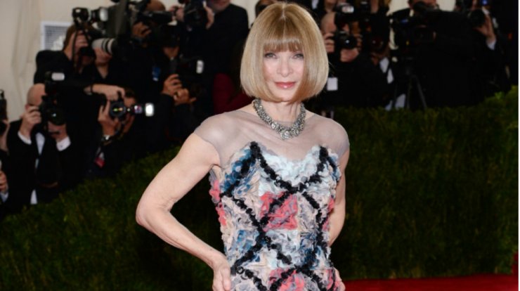 Anna Wintour: Tα στυλιστικά τρικ που εφαρμόζει η σιδηρά κυρία της Vogue