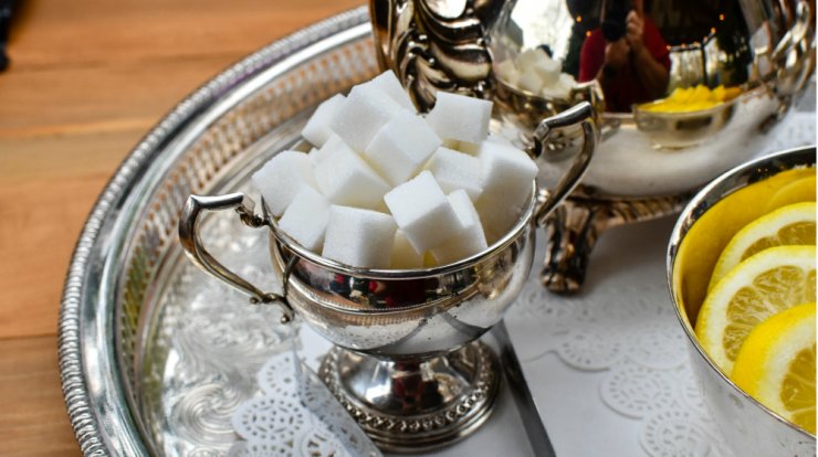 Λευκή ή καστανή / μαύρη ζάχαρη: Ποια είναι τελικά πιο υγιεινή;