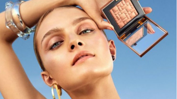 Τέσσερα προϊόντα μακιγιάζ που θα σου χαρίσουν το απόλυτο ανέμελο ηλιοκαμένο look της σεζόν