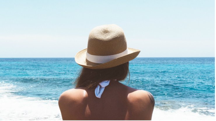 Αντηλιακό προσώπου με χρώμα που απαλύνει τις ρυτίδες και προσφέρει ματ όψη για έξι ώρες