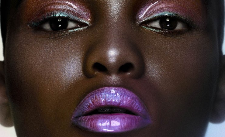 Λαμπερό μακιγιάζ με ευφάνταστα χρώμα!