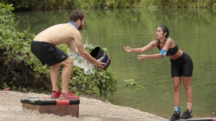 "Survivor": Όλη η αλήθεια για τη φημολογούμενη ερωτική επαφή του James με την Μαριπόζα 