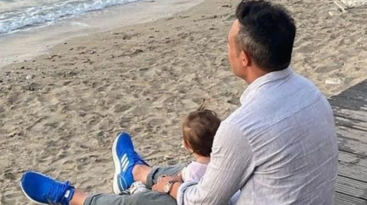 Σάββας Πούμπουρας: Όλα τα λεφτά η κόρη του! Πηγαίνει βόλτα με τον πιο παράξενο τρόπο [βίντεο]