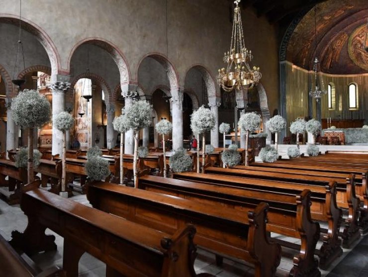 Ο πιο λαμπερός γάμος με νυφικό φτιαγμένο από swarovski