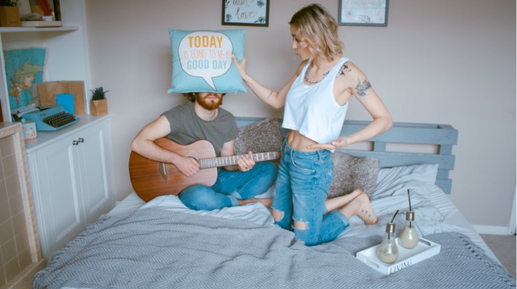 Έξι λόγοι για να κάνεις σχέση με έναν μικρότερο άντρα