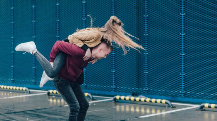 Μάθετε τι προσέχει πρώτα ένας άντρας πάνω σας!