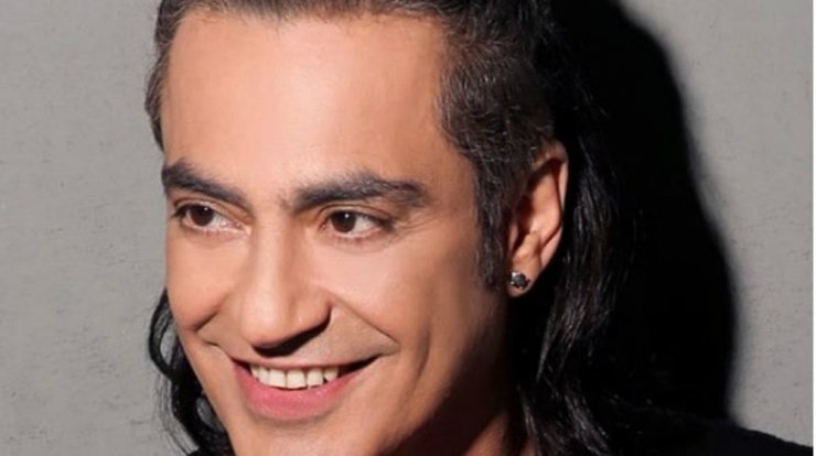 Απίστευτη αποκάλυψη από γνωστό Έλληνα τραγουδιστή!