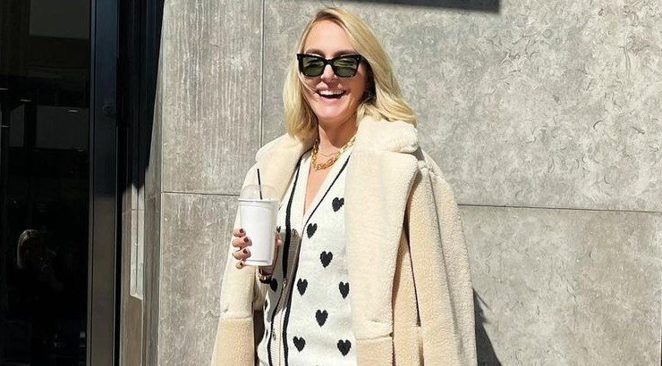 Σύλβια Μαυροπούλου: Ποζάρει στο ίδιο σημείο στο Dubai ούσα έγκυος και με την κόρη της αγκαλιά! [εικόνες]