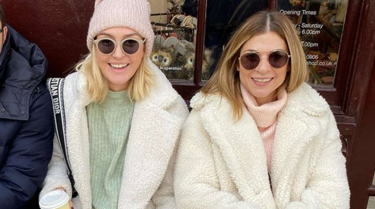 Σύλβια Μαυροπούλου – Λεώνη Συμεωνίδου: Ποζάρουν με τις κορούλες τους αγκαλιά!