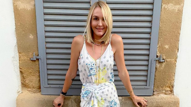 Η Σύλβια Μαυροπούλου αποδεικνύει πως η wrap skirt είναι το ιδανικό κομμάτι για το καλοκαίρι 