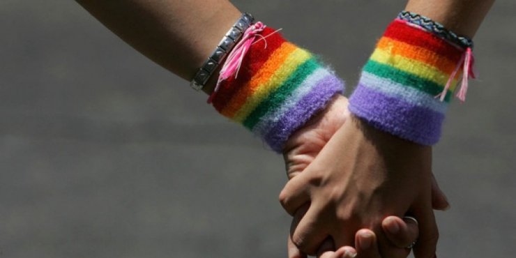 2 γυναίκες αφορά  το πρώτο κυπριακό σύμφωνο συμβίωσης