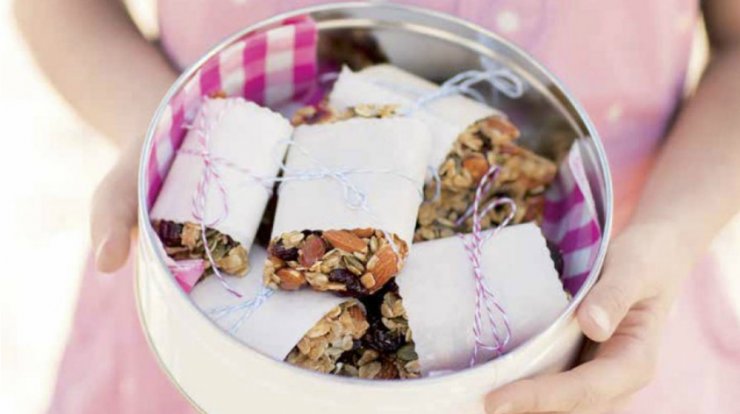 Φτιάξτε με τα παιδιά σας μπάρες δημητριακών με granola