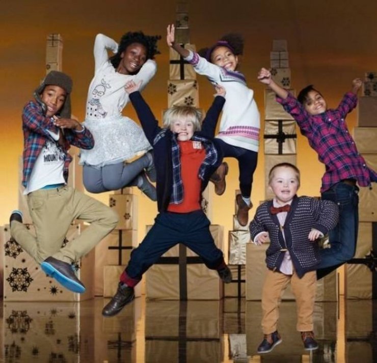 7χρονο αγοράκι με σύνδρομο Down έγινε μοντέλο των Marks & Spenser.