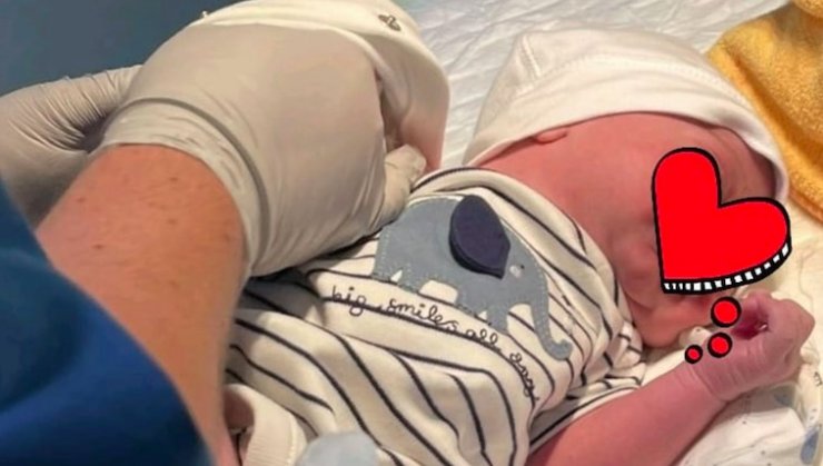 Συγκινημένος ο Κύπριος παρουσιαστής υποδέχθηκε τον γιο του [εικονες]