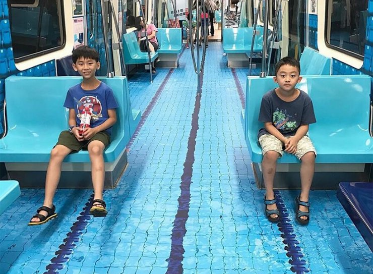 Περίεργο δάπεδο subway