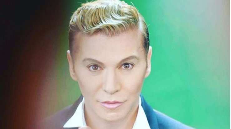 Τάκης Ζαχαράτος: Ανήρτησε την πρώτη εικόνα με εμφανή τα σημάδια της λεύκης στο σώμα του