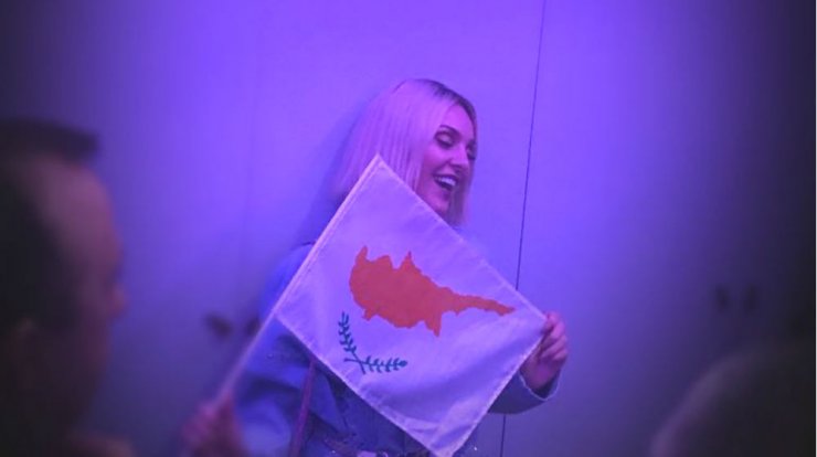 Το δώρο που δέχθηκε η Τάμτα στην Κύπρο! [εικόνες & βίντεο]