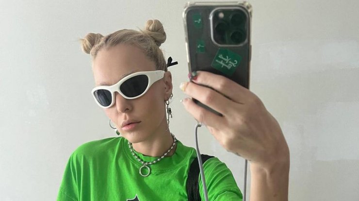 Ανατριχιαστικές στιγμές για την Τάμτα: Επισκέφθηκε το σπίτι που μεγάλωσε στη Γεωργία [βίντεο]