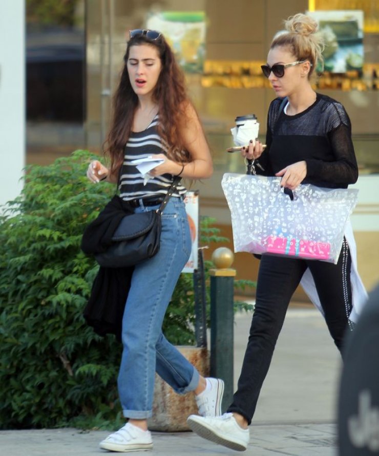 Τάμτα: Σε ποιους στέλνει μηνύσεις η κόρη της;