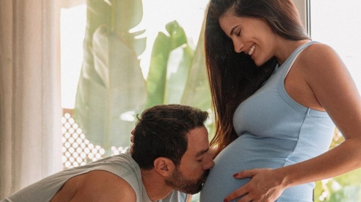 Είδαμε την πρώτη εικόνα από τη μια από τις δίδυμες νεογέννητες κόρες των Μπόμπα - Τανιμανίδη 