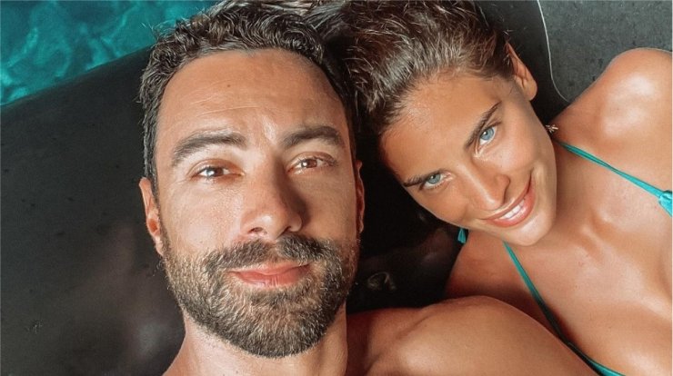 Τανιμανίδης - Μπόμπα: Οι πρώτες διακοπές μαζί με τα δίδυμα παιδιά τους [βίντεο]