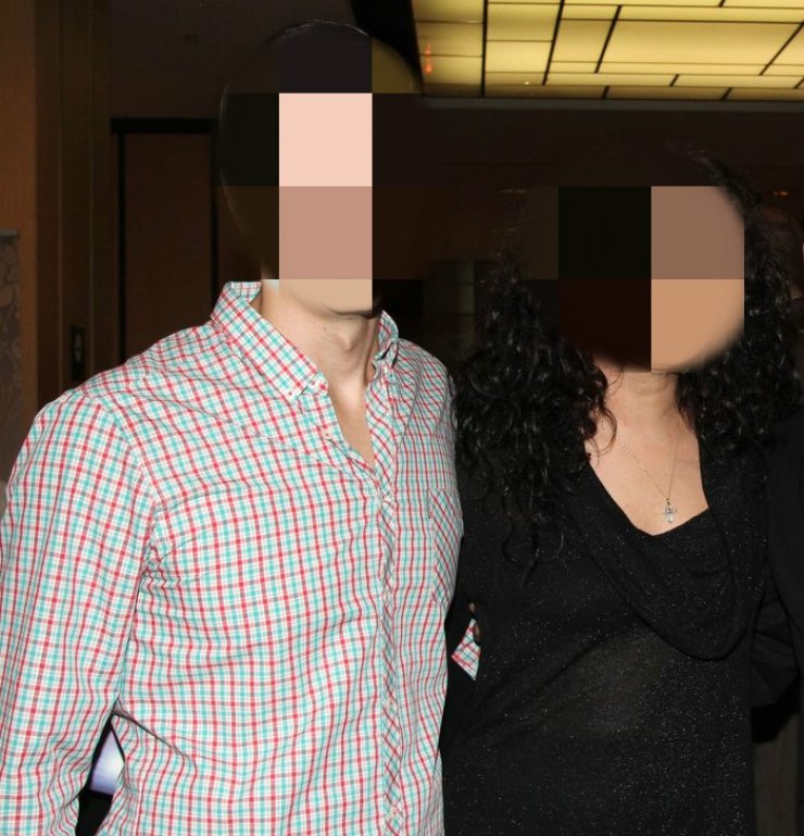 Καυτά φιλιά 46χρονης Ελληνίδας ηθοποιού με τον 26χρονο σύντροφό της! [εικόνες]