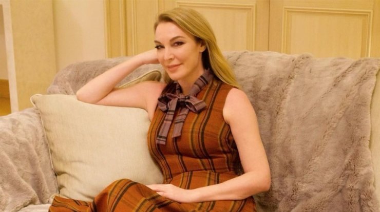 Τατιάνα Στεφανίδου: Αγκάλιασε τους γονείς της ένα χρόνο μετά λόγω κορωνοϊού και μας συγκίνησε [εικόνα]